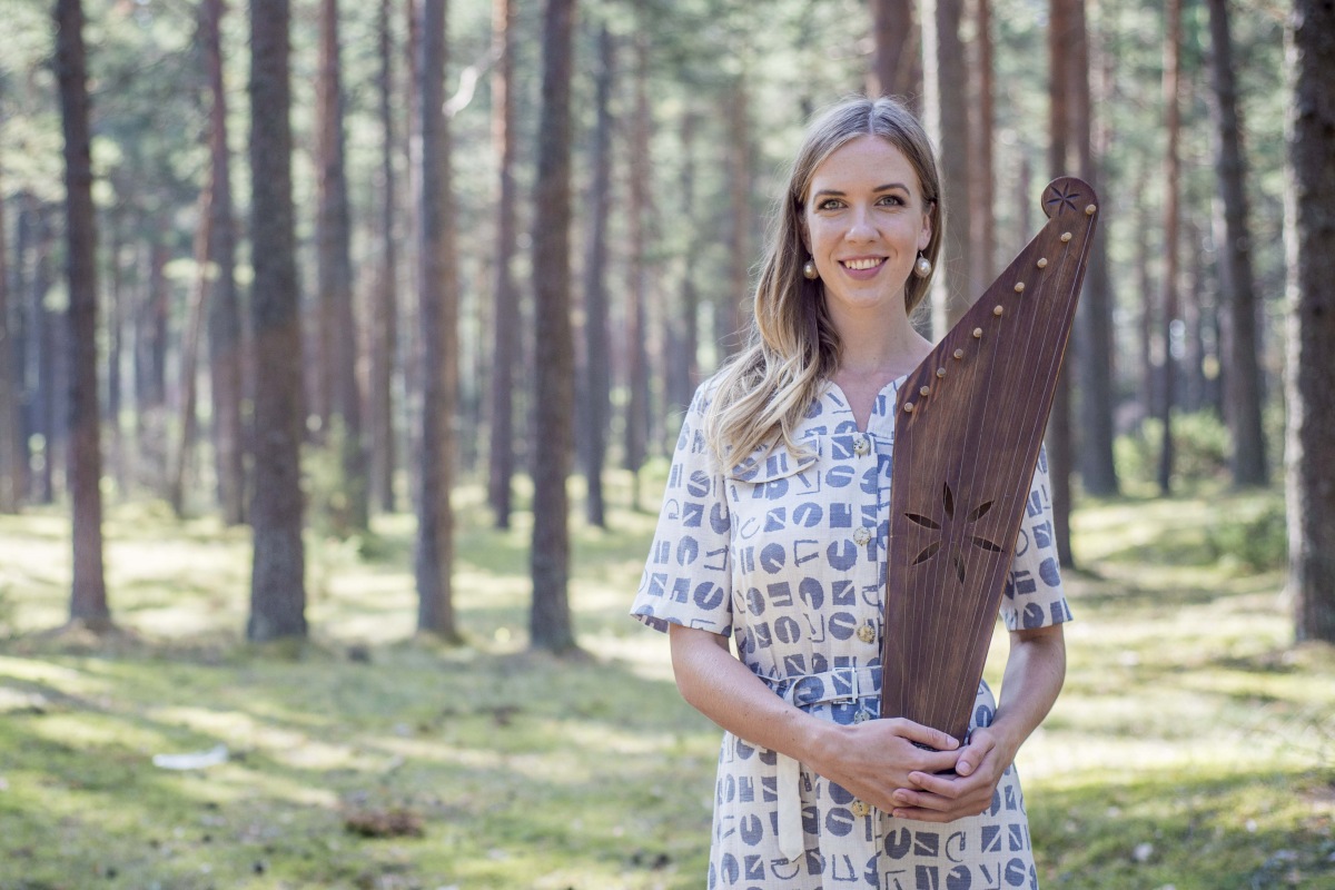 Mūziķe Lauma Matule Dzilnuciemā: “Kokle ir trauslums, mīļums un miers.”