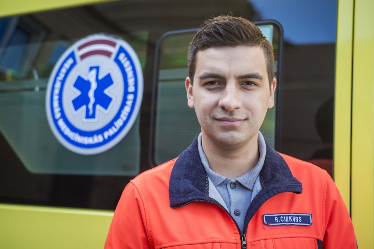 Neatliekamās medicīniskās palīdzības feldšeris Rafaels Ciekurs: “Šis darbs pabaro dvēseli.”